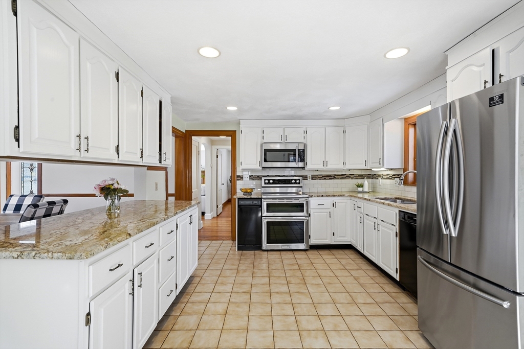 9 Balfour Street Lexington, MA 02421 - Photo 11 of 42 Gallery Image 11