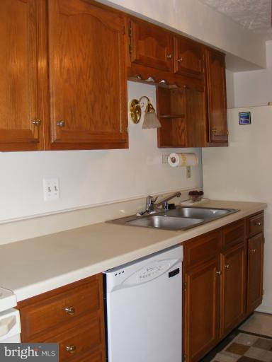 809 Deering Road, Unit 7E Pasadena, MD 21122 - Photo 6 of 16 Kitchen