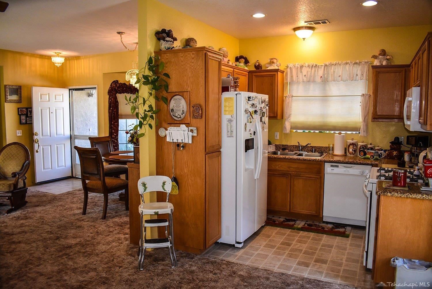817 Clearview Street Tehachapi, CA 93561 - Photo 7 of 22 Gallery Image 7