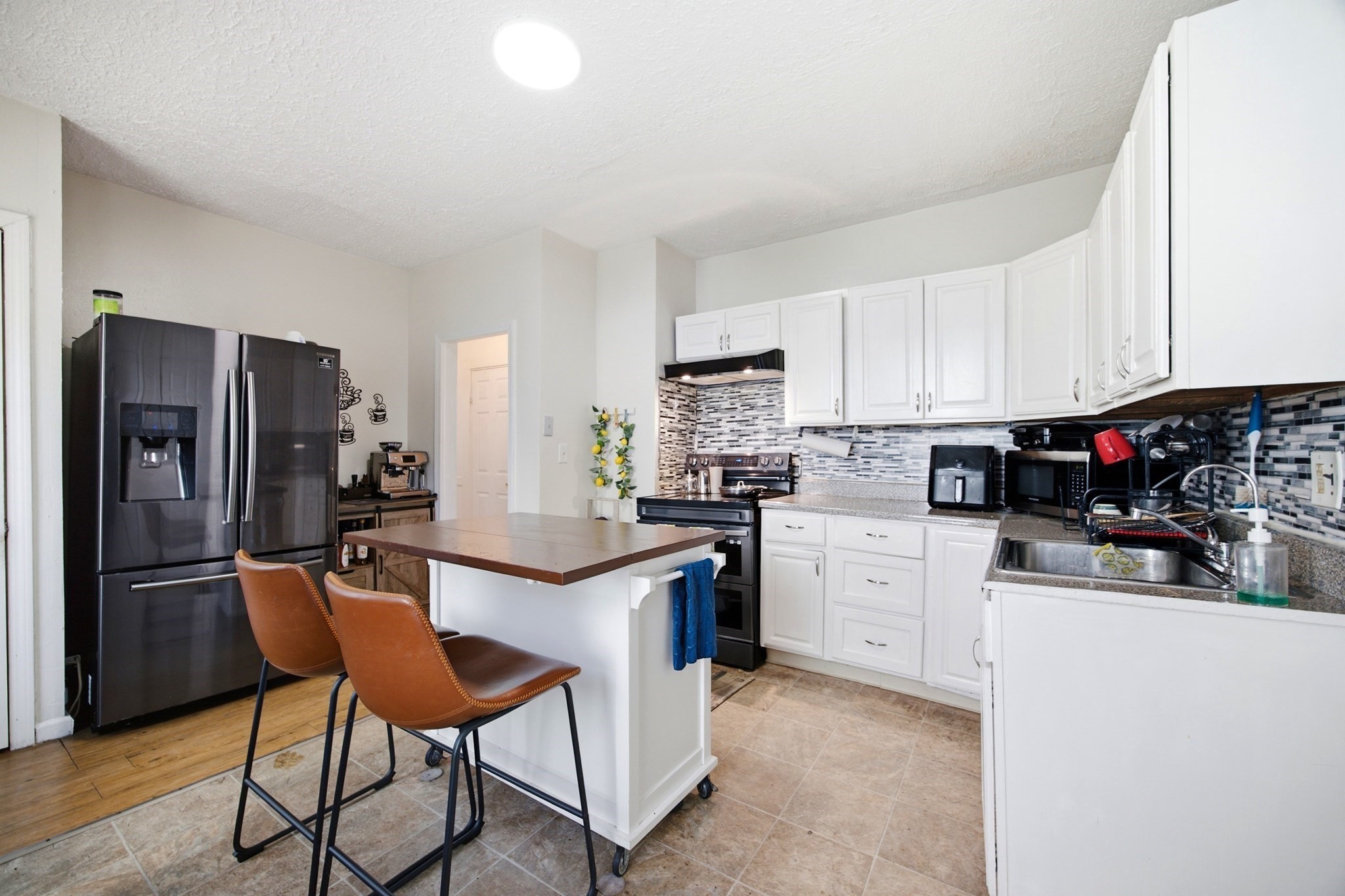28 Lyndale Street Springfield, MA 01108 - Photo 8 of 42 Gallery Image 8