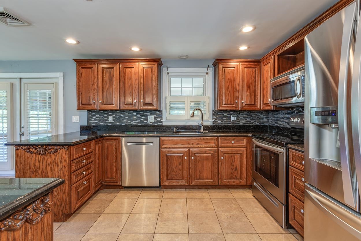 12 Nashua Road Windham, NH 03087 - Photo 15 of 31