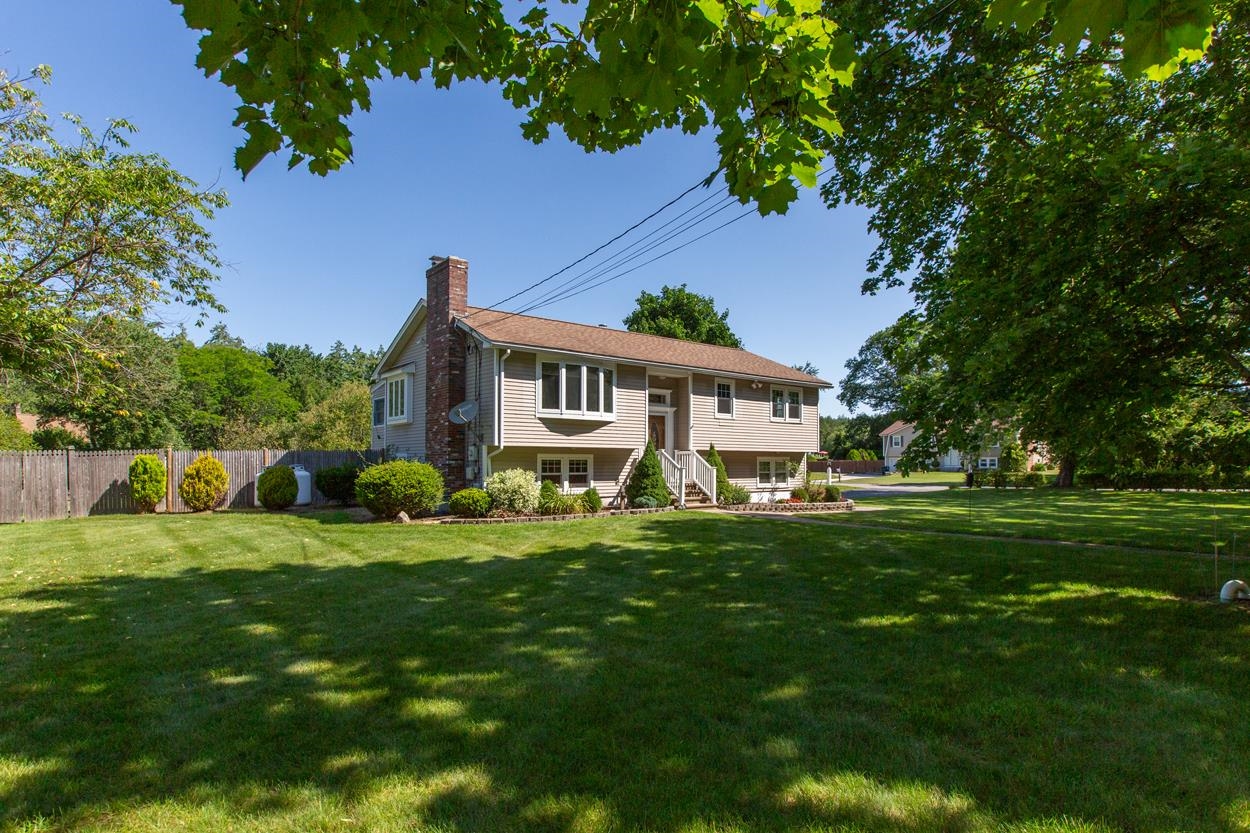 12 Nashua Road Windham, NH 03087 - Photo 3 of 31