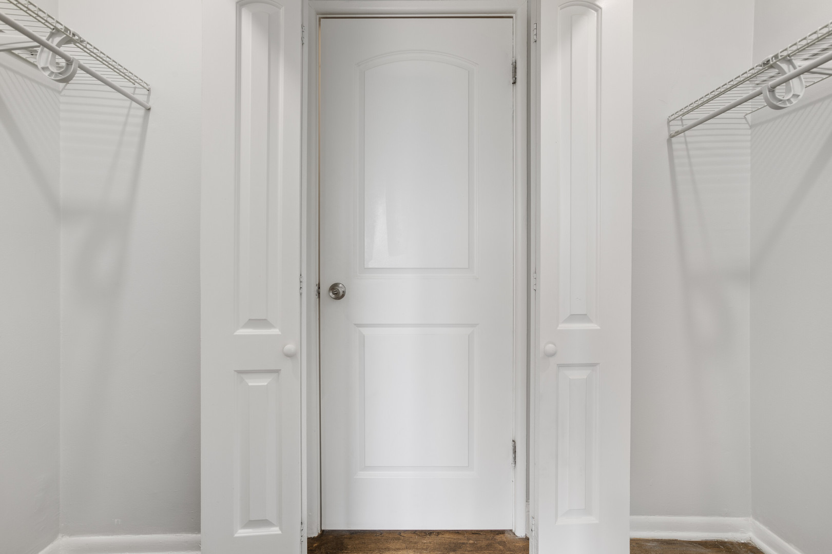 6826 North Ridge Boulevard, Unit 301 Chicago, IL 60645 - Photo 8 of 15 a view of a bathroom