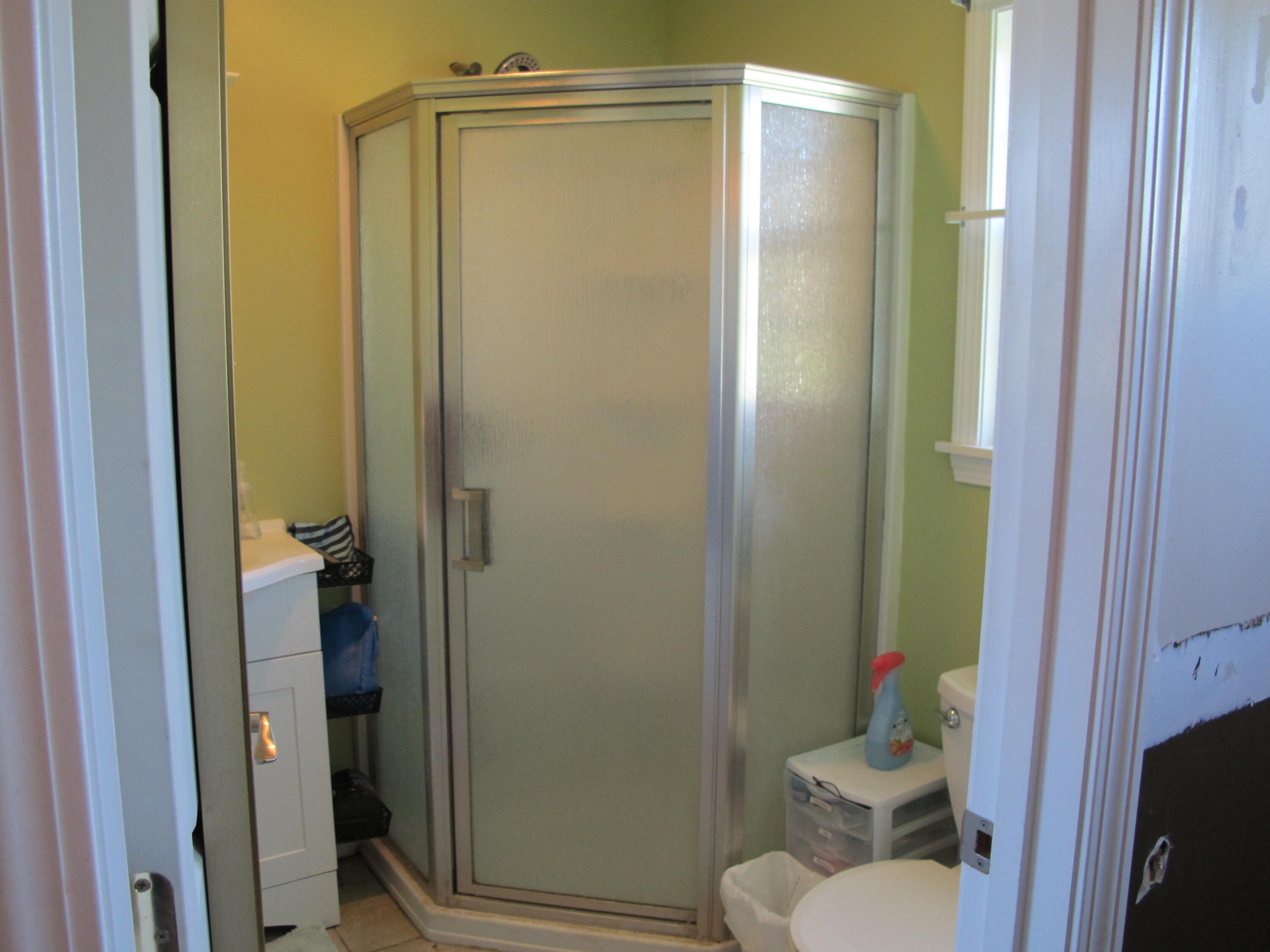 72 Hill Road Clinton, ME 04927 - Photo 15 of 21 Primary Bathroom