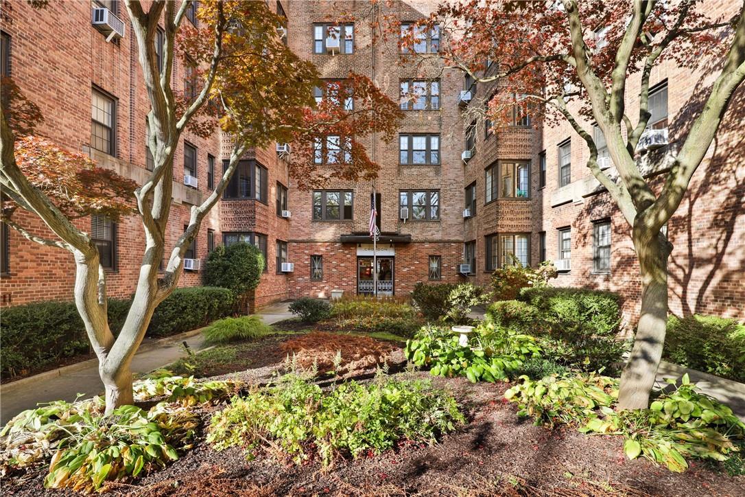 The Croden, a doorman building in walking distance to Bronxville Village shopping and restaurants.