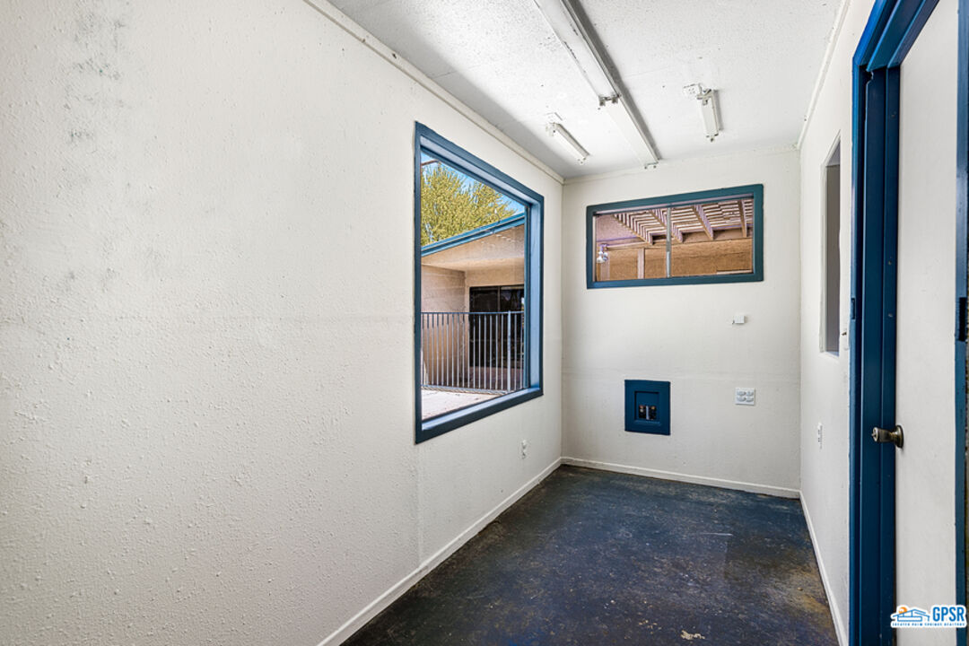 2783 North Cerritos Road Palm Springs, CA 92262 - Photo 25 of 25 a view of a hallway with an entryway