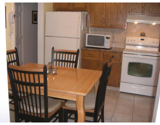 136 Chestnut Circle Randolph, MA 02368 - Photo 2 of 19 Gallery Image 2