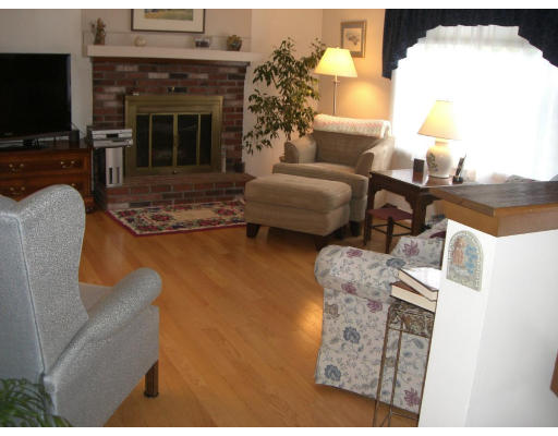 136 Chestnut Circle Randolph, MA 02368 - Photo 4 of 19 Gallery Image 4