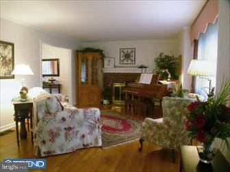 6 Wendover Road Yardley, PA 19067 - Photo 2 of 6 Living Room