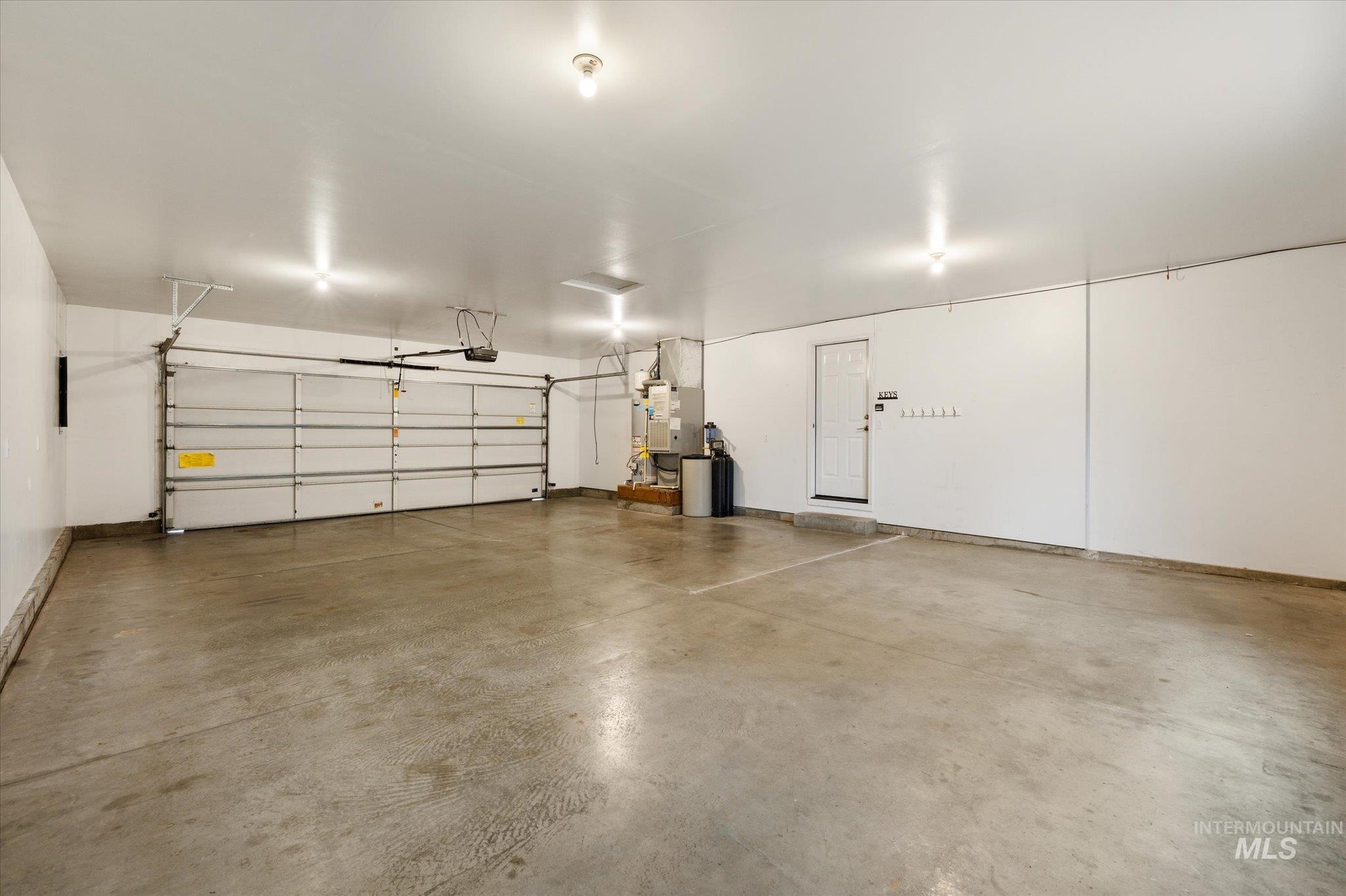 2870 North Morello Avenue Meridian, ID 83646 - Photo 14 of 20 Garage featuring baseboards
