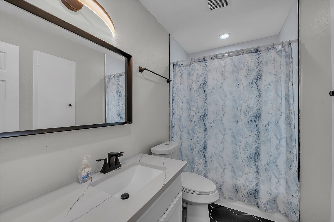 3400 Laguna Drive Austin, TX 78741 - Photo 18 of 24 a bathroom with a sink toilet and shower