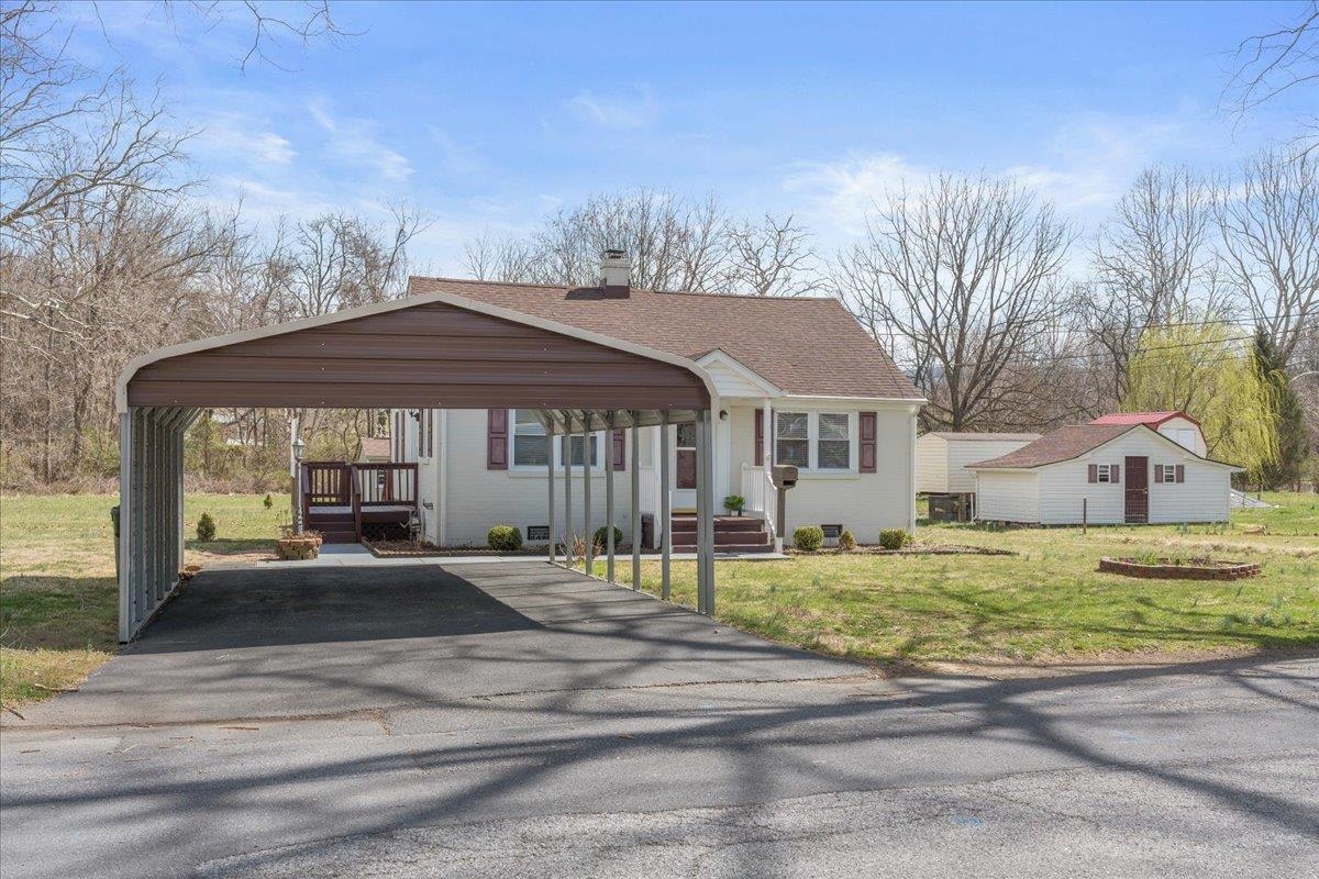241 River Road Waynesboro, VA 22980 - Photo 3 of 32 Gallery Image 3