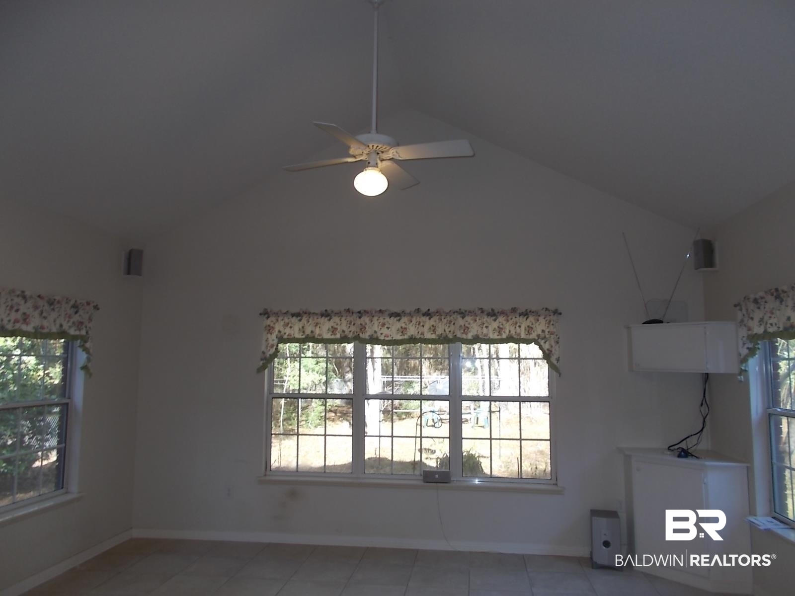14287 County Road 48 Silverhill, AL 36576 - Photo 11 of 28 Den/Family Room
