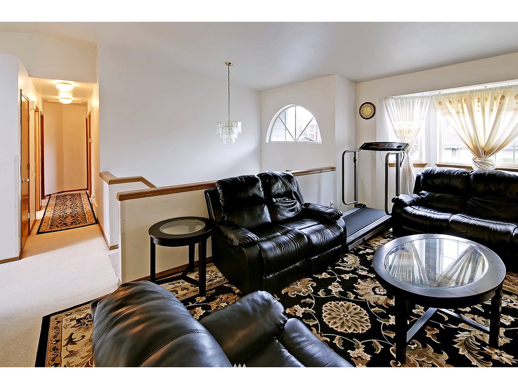 5013 Renton Avenue South Seattle, WA 98118 - Photo 3 of 16 Gallery Image 3