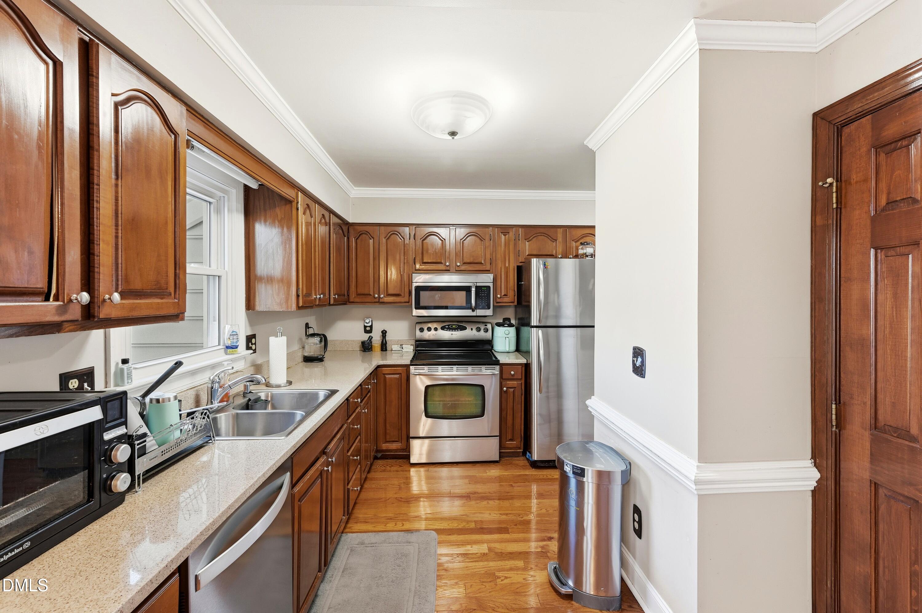 220 Kingsmill Road Cary, NC 27511 - Photo 19 of 39 13_057