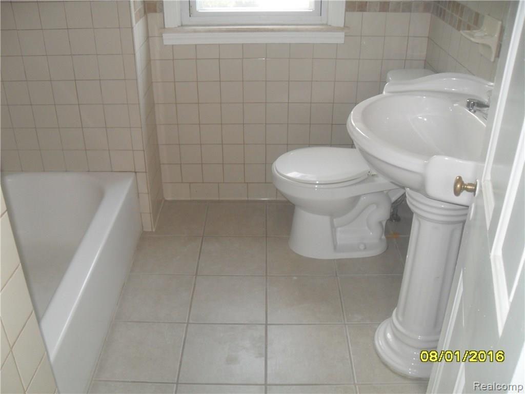 20400 Renfrew Road Detroit, MI 48221 - Photo 29 of 66 20400 Renfrew (52).JPG