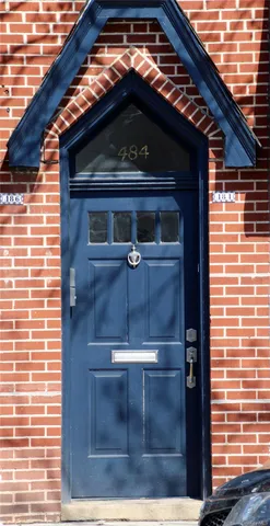 $2,500 | 484 Plandome Road, Unit REAR, Manhasset, NY 11030