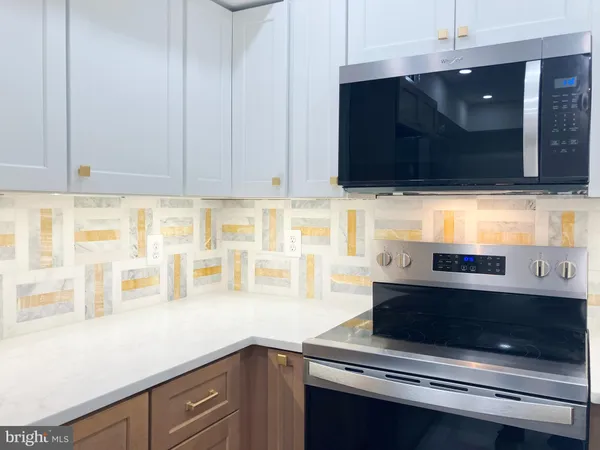 $2,850 | 428 Hampton Court, Unit 108, Falls Church, VA 22046