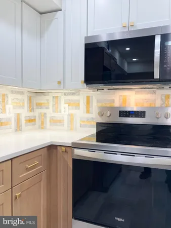 $2,850 | 428 Hampton Court, Unit 108, Falls Church, VA 22046