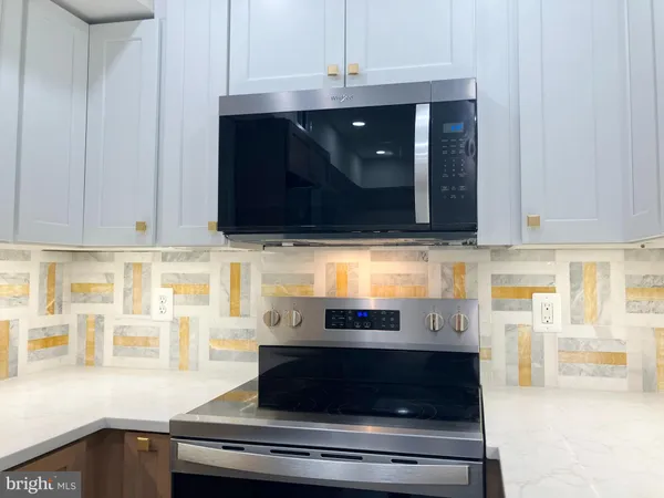 $2,850 | 428 Hampton Court, Unit 108, Falls Church, VA 22046