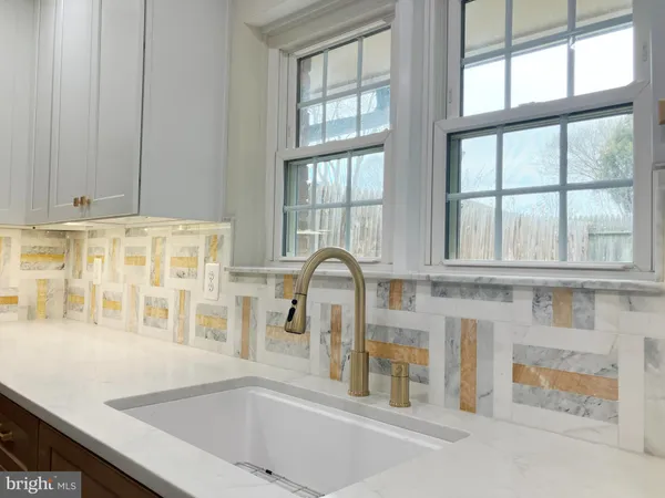 $2,850 | 428 Hampton Court, Unit 108, Falls Church, VA 22046