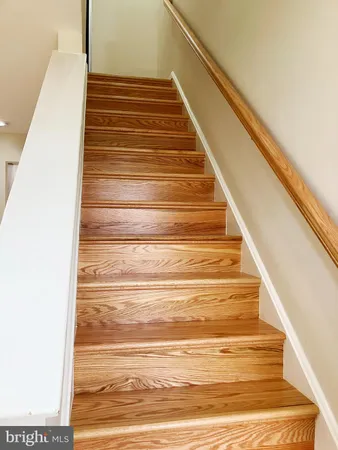$2,850 | 428 Hampton Court, Unit 108, Falls Church, VA 22046