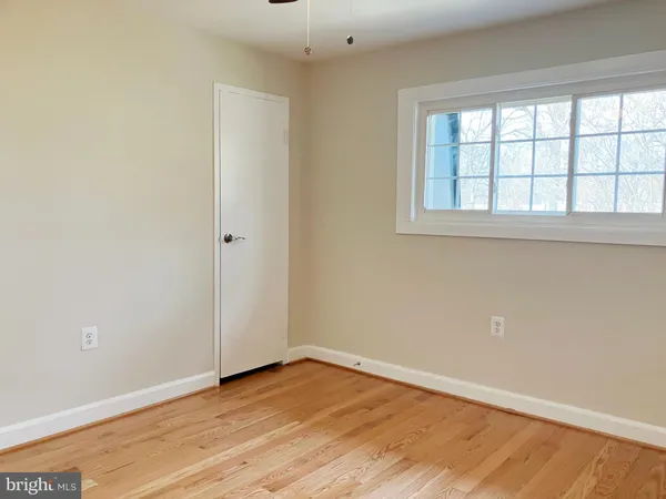 $2,850 | 428 Hampton Court, Unit 108, Falls Church, VA 22046