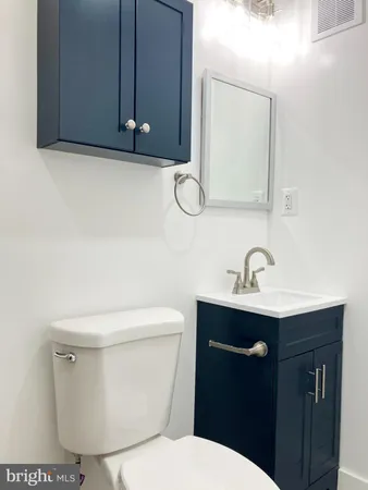 $2,850 | 428 Hampton Court, Unit 108, Falls Church, VA 22046