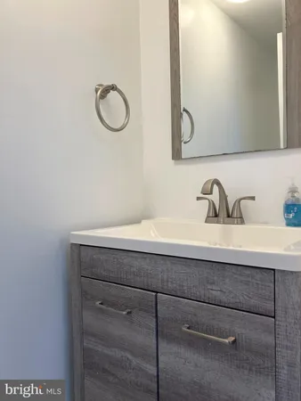 $2,850 | 428 Hampton Court, Unit 108, Falls Church, VA 22046