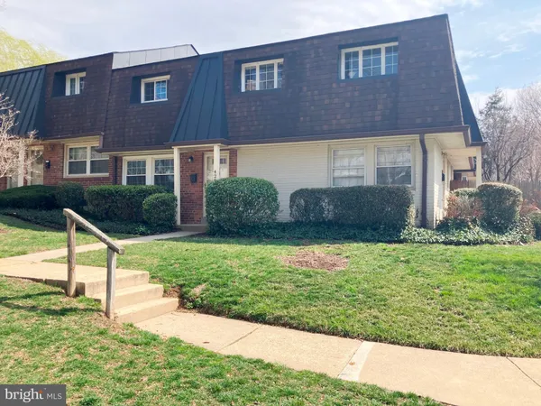 $2,850 | 428 Hampton Court, Unit 108, Falls Church, VA 22046