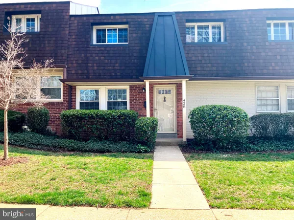 $2,850 | 428 Hampton Court, Unit 108, Falls Church, VA 22046