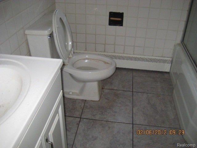 24364 Power Road Farmington, MI 48336 - Photo 9 of 10 Bath.JPG