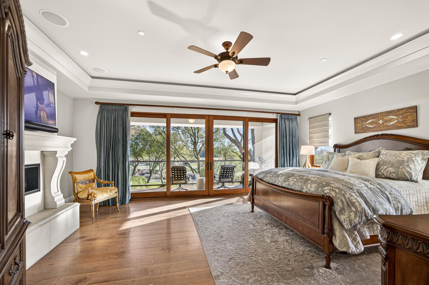 3909 Edgevale Court Fair Oaks, CA 95628 - Photo 40 of 98 a bedroom with a large bed and a large window