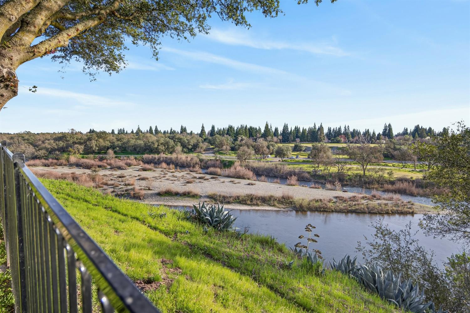 3909 Edgevale Court Fair Oaks, CA 95628 - Photo 7 of 98