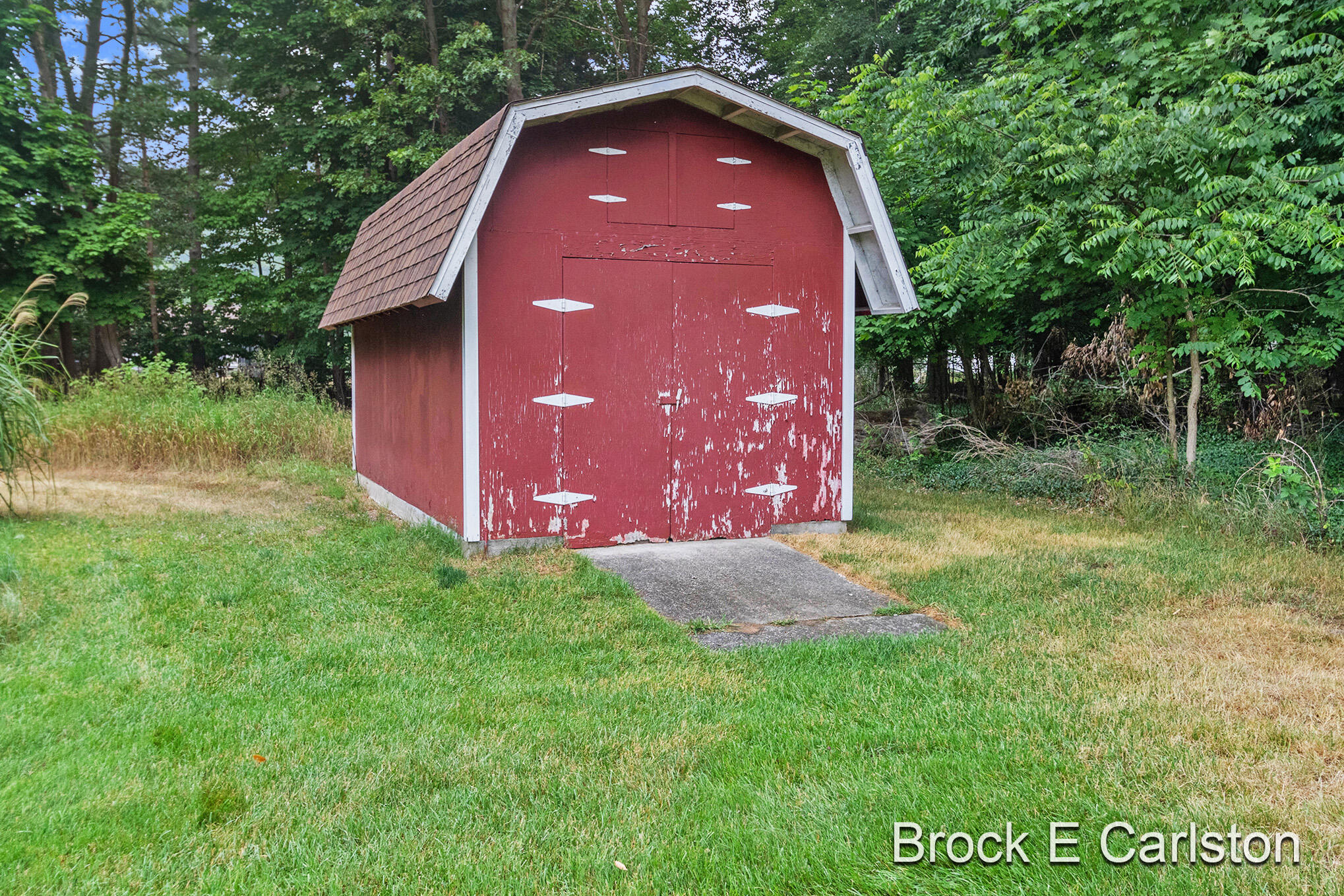 678 Aue Road Norton Shores, MI 49441 - Photo 16 of 57 S22A4331
