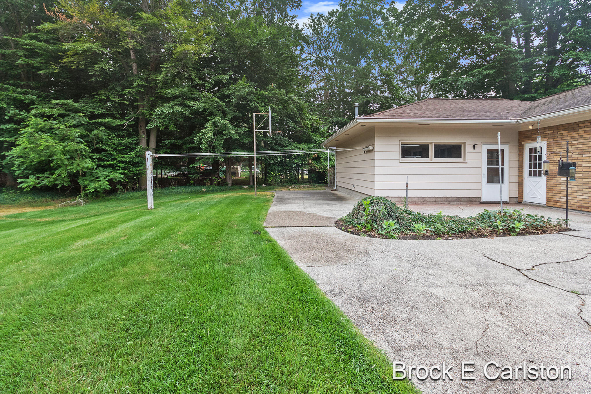 678 Aue Road Norton Shores, MI 49441 - Photo 19 of 57 S22A4335