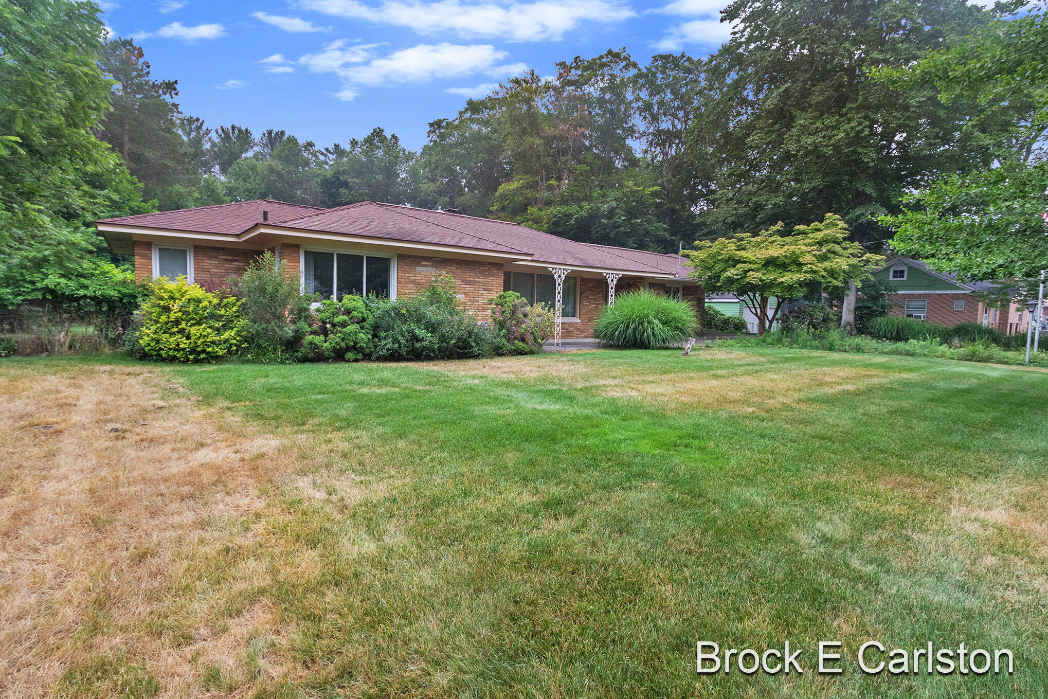 678 Aue Road Norton Shores, MI 49441 - Photo 3 of 57 S22A4314