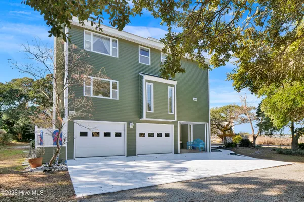 $1,550,000 | 111 Cutlass Drive, Surf City, NC 28445
