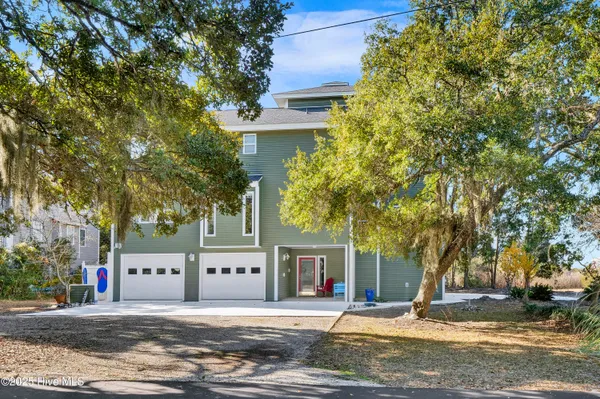 $1,550,000 | 111 Cutlass Drive, Surf City, NC 28445