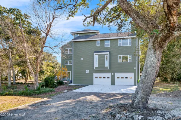 $1,550,000 | 111 Cutlass Drive, Surf City, NC 28445