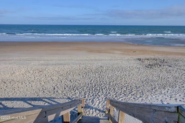 $1,550,000 | 111 Cutlass Drive, Surf City, NC 28445