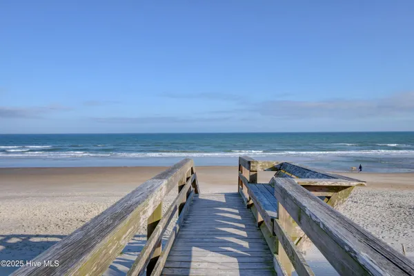 $1,550,000 | 111 Cutlass Drive, Surf City, NC 28445