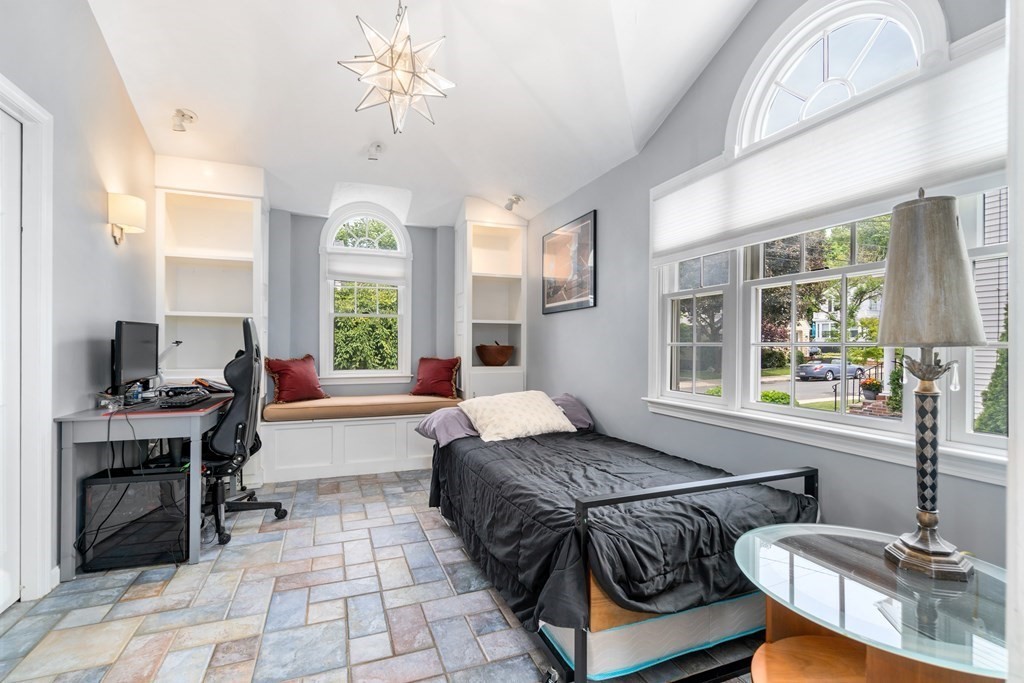 33 Bogandale Road Boston, MA 02132 - Photo 12 of 29