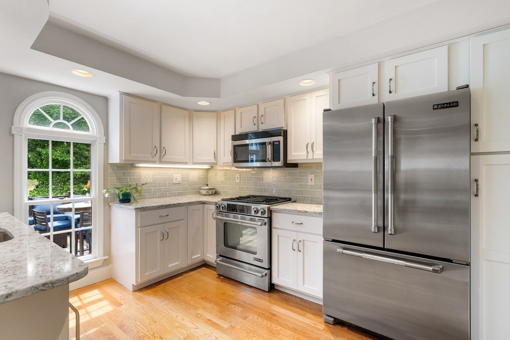 33 Bogandale Road Boston, MA 02132 - Photo 3 of 29