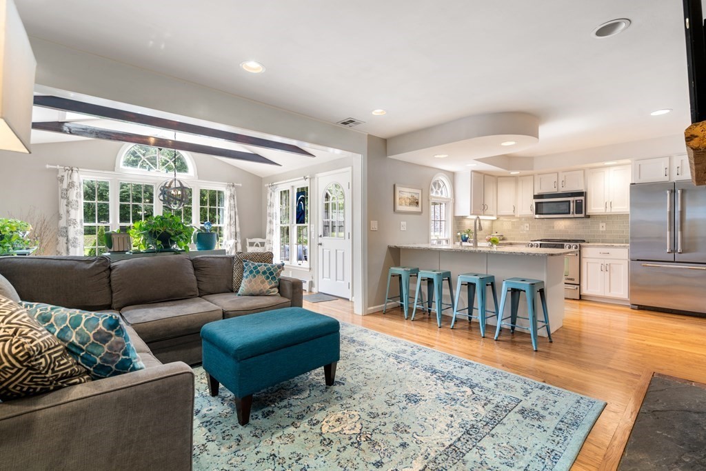 33 Bogandale Road Boston, MA 02132 - Photo 5 of 29