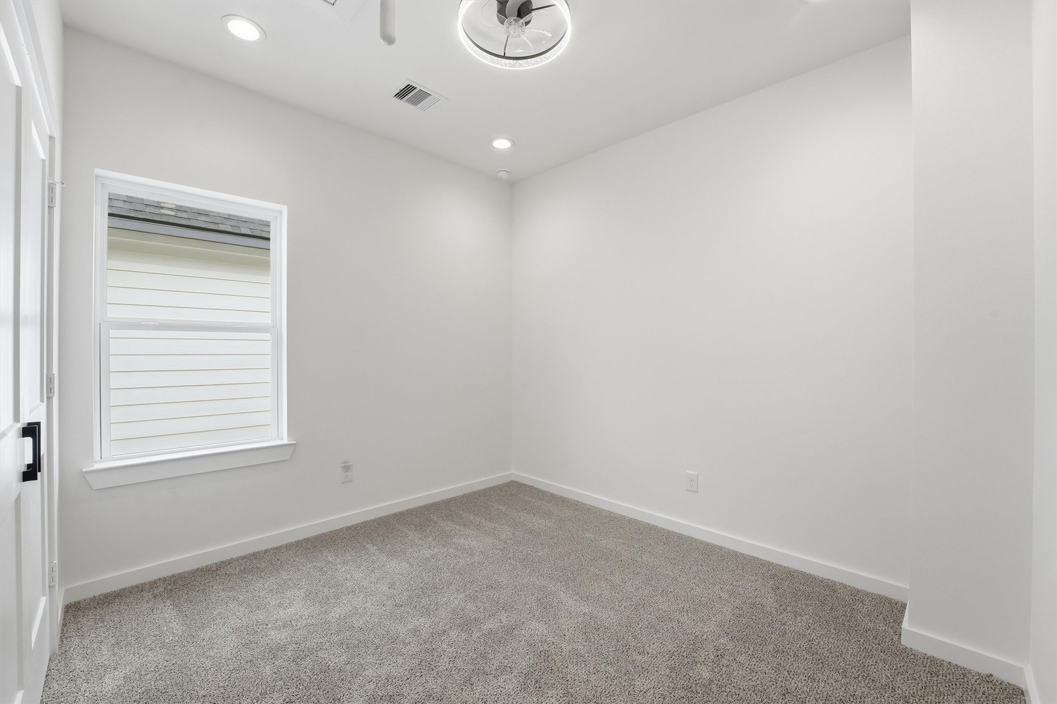 524 North 4th Street La Porte, TX 77571 - Photo 17 of 25 an empty room with windows
