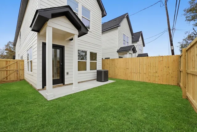 $289,000 | 524 North 4th Street, La Porte, TX 77571