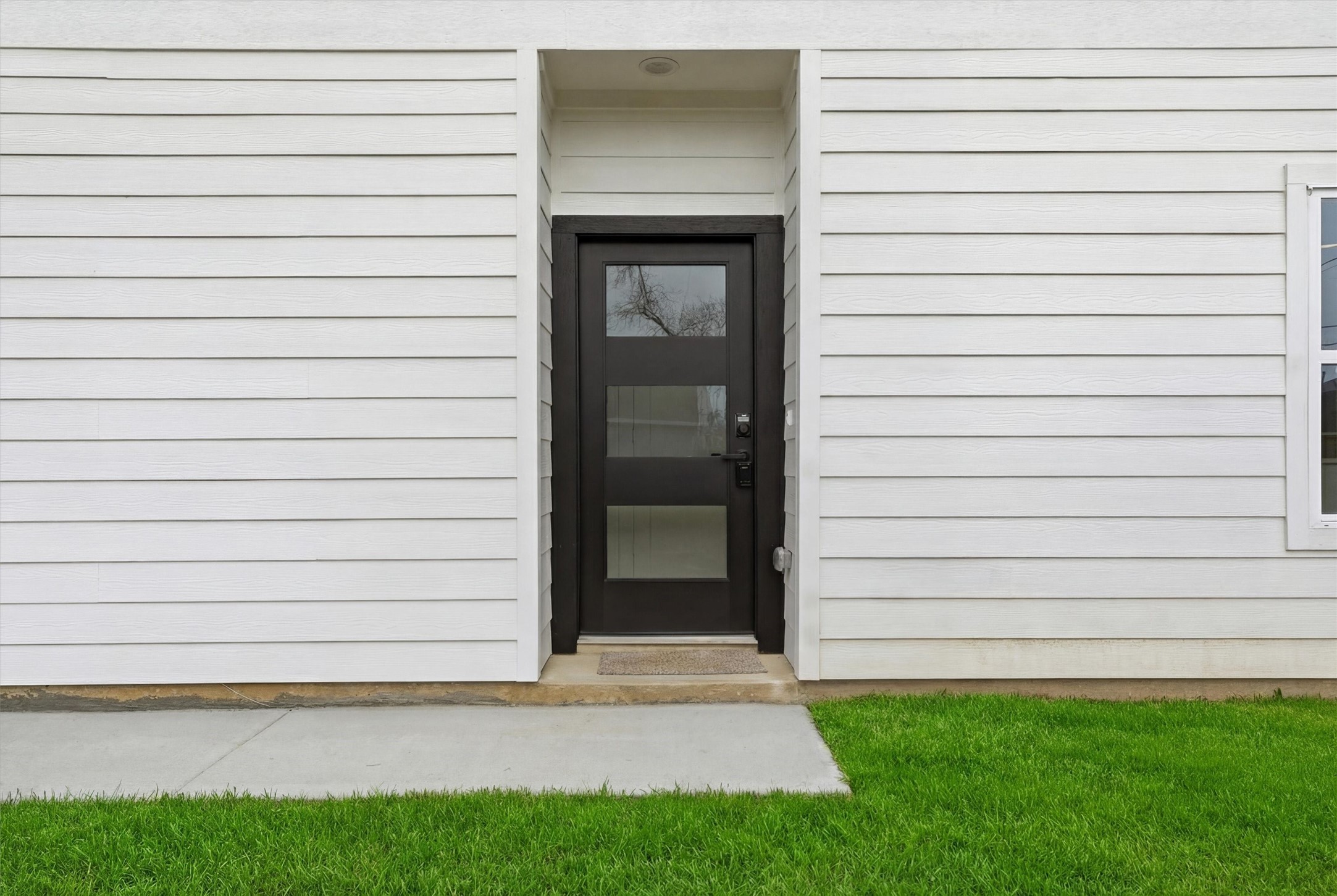 524 North 4th Street La Porte, TX 77571 - Photo 3 of 25 a view of backyard of a house