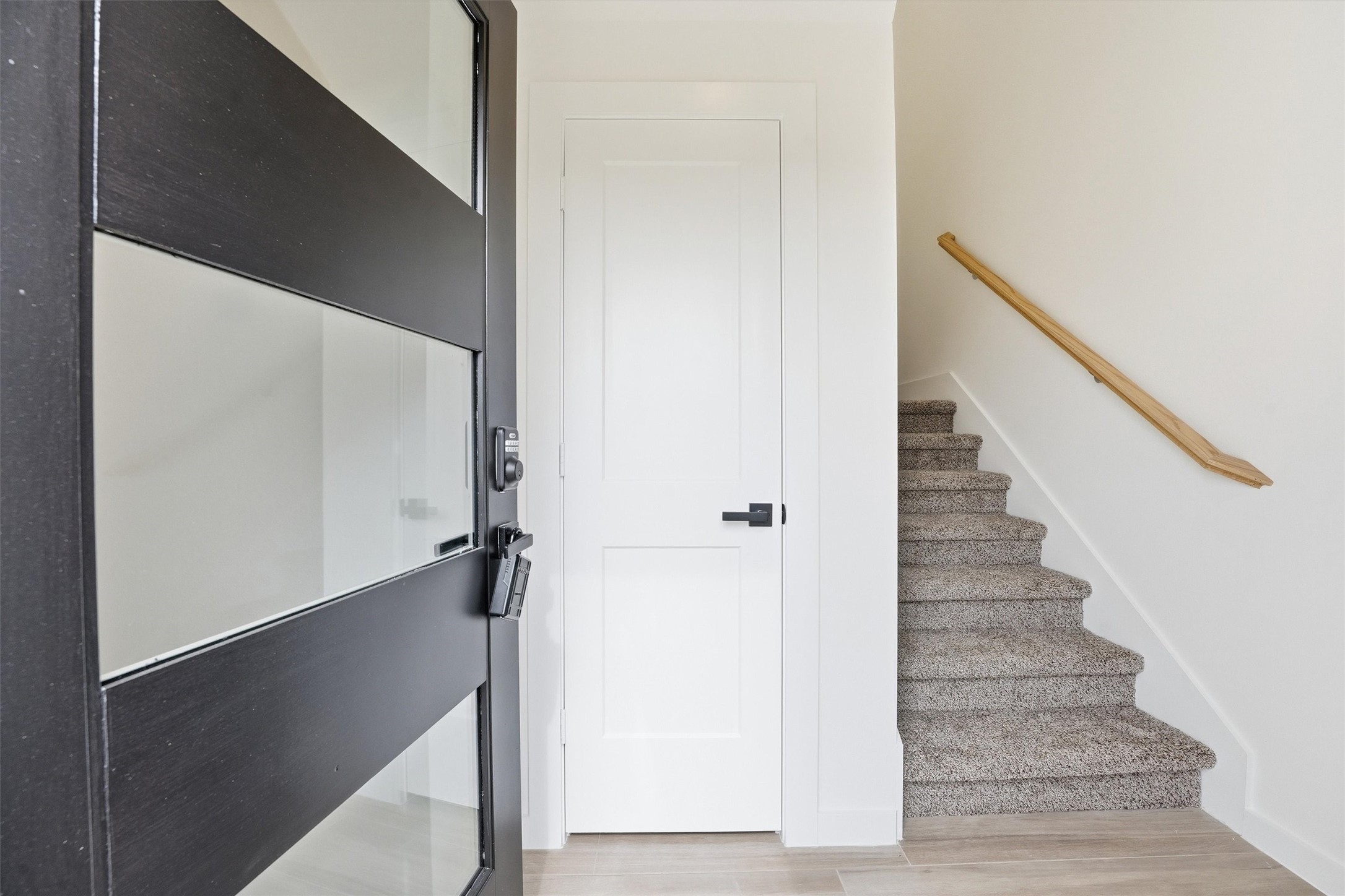 524 North 4th Street La Porte, TX 77571 - Photo 4 of 25 a view of entryway with wooden floor