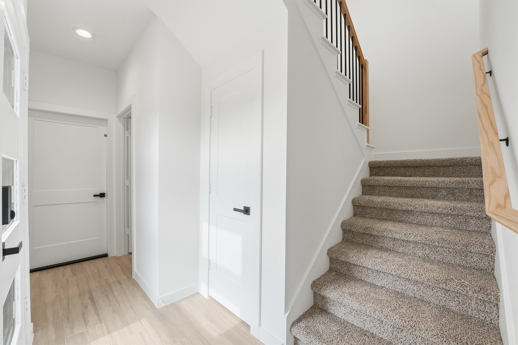 524 North 4th Street La Porte, TX 77571 - Photo 5 of 25 a view of entryway with wooden floor